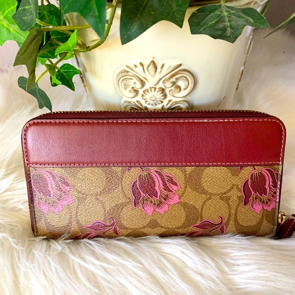 Coach Slim Accordion Zip Wallet” hard to find”
